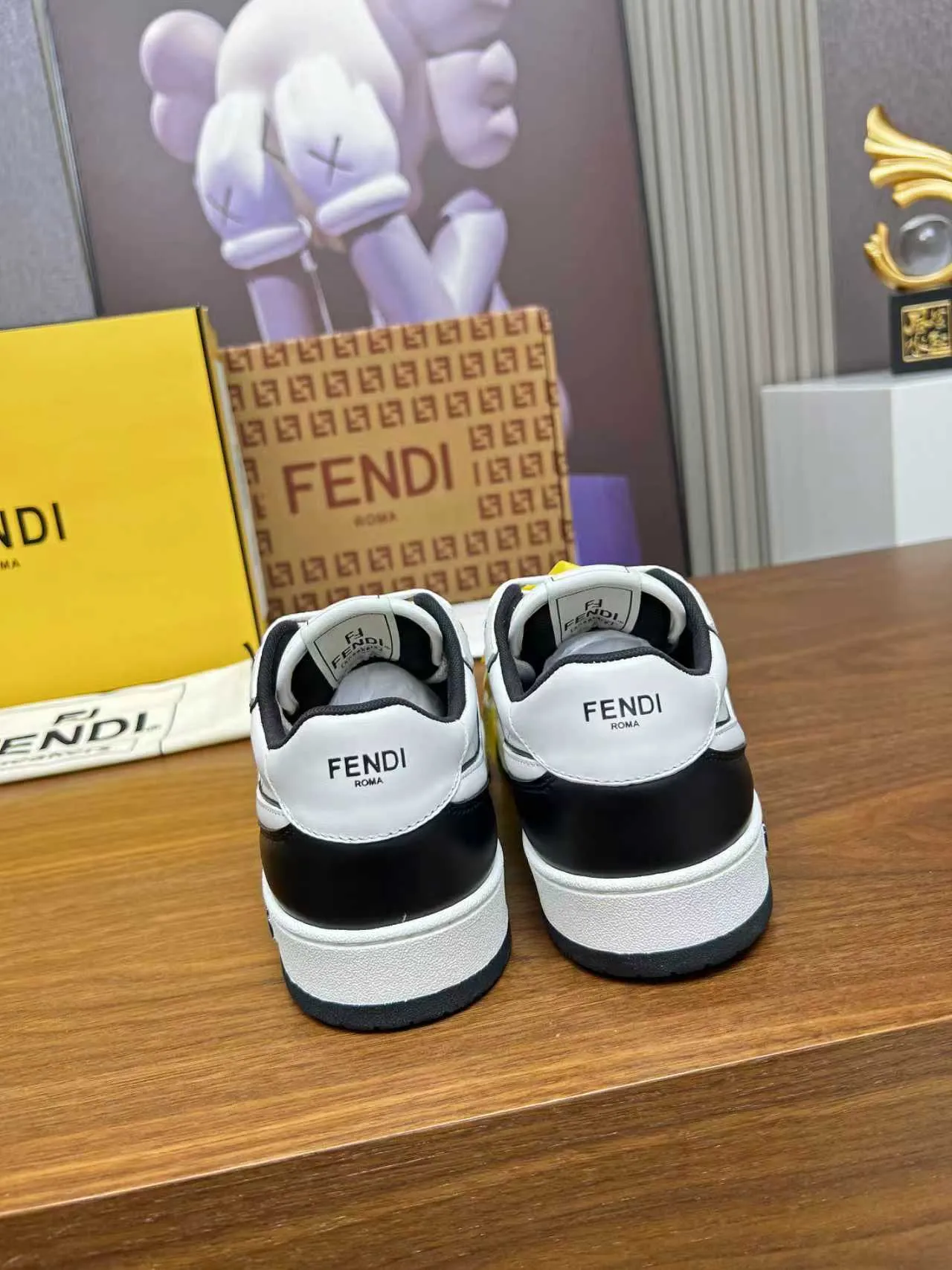 Factory price 660💰 Fendi·Fendi⛳️Hot-selling 35--45 couple model👫 FD match Original purchase for RMB14340 One-to-one reproduction Designer Kim Jones's first sneaker fendi match and Donkey brand Trainer basketball sneakers, fresh blood injected with FF retro design Super good-looking and versatile, the upper is made of cowhide and cowhide splicing combination, with concave and convex double F on the side The logo lining is made of terry velvet 🤗Super soft on the feet, lightweight and comfortable to match with a sweatshirt, original full package! ✦ Fabric: cowhide + cowhide color matching ✦ Lining: original terry velvet lining ✦ Sole: original molded multi-color color matching sole ✦ Sole: mesh injection molding pad ✦ Sole thickness: 3.5cm ✦ Female size: 35--40, female 40 customized ✦ Male size: 39--45, male 45 customized